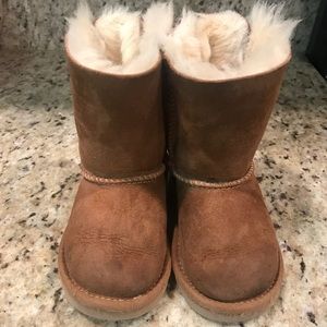 Ugg kids sz 6 Chestnut color